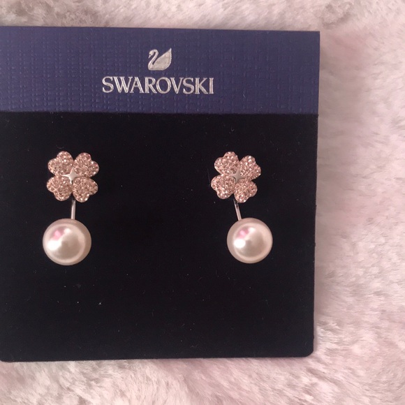 New and authentic Swarovski Latisha earring
Flower, White, Rose gold-tone plated - Picture 2 of 5